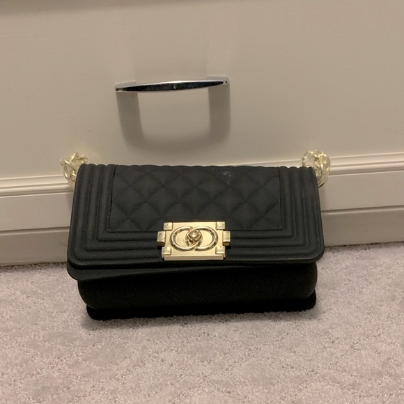 Black quilted bag with gold chain strap - Picture 2 of 2